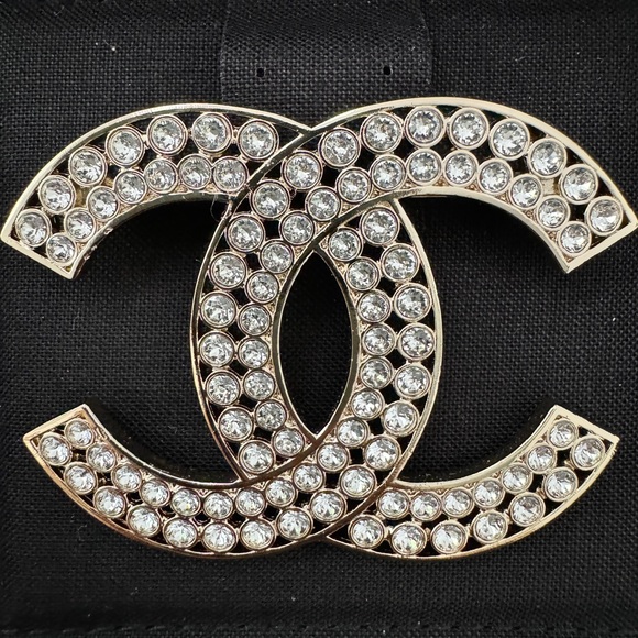 CHANEL 23S CLASSIC GOLD TONE LARGE BIG CC LOGO CRYSTALS CRYSTAL BROOCH PIN - Picture 1 of 9